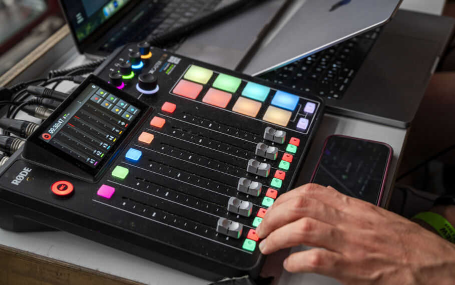 Live audio description during all concerts at the Johan Cruijff ArenA this summer